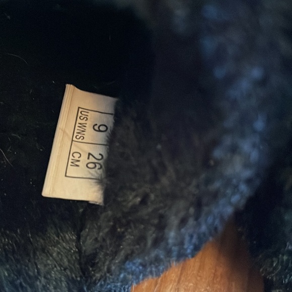 Puma Fuzzy Slide Sandals Flip Flops Size 9 - Picture 3 of 3